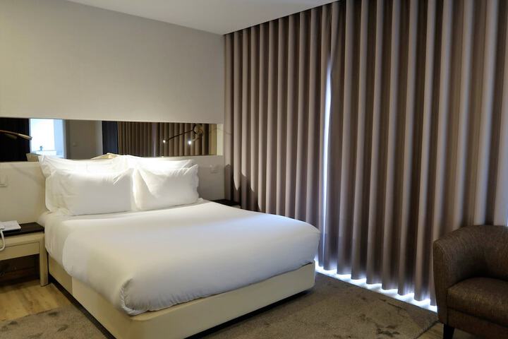 Room 28 of 85