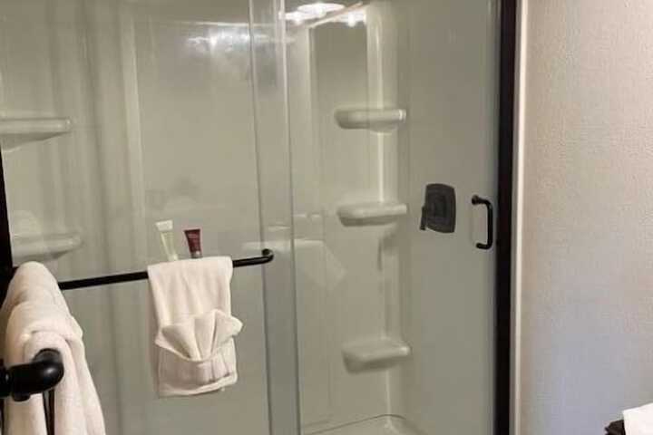 Room 5 of 9