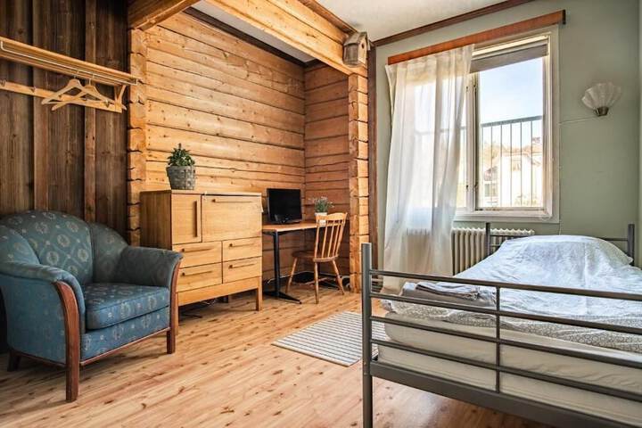 Room 9 of 16
