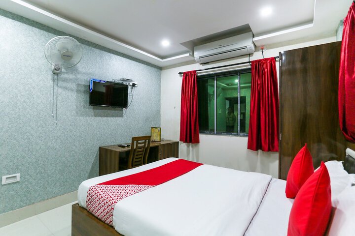 Room 4 of 8