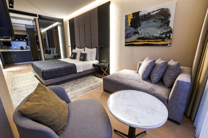 Room 30 of 80