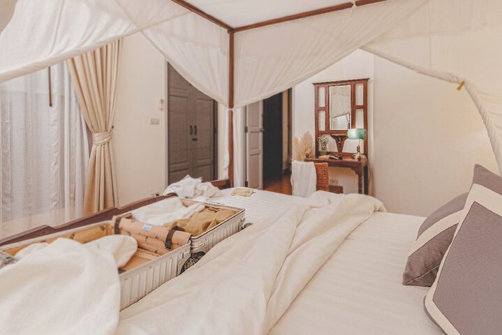 Room 15 of 93