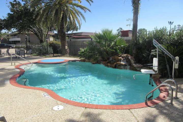 Hotel with Pool