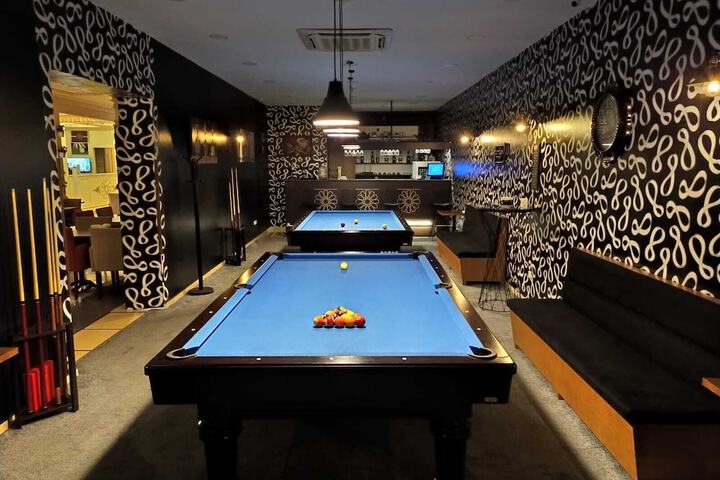 Lounge 56 of 61