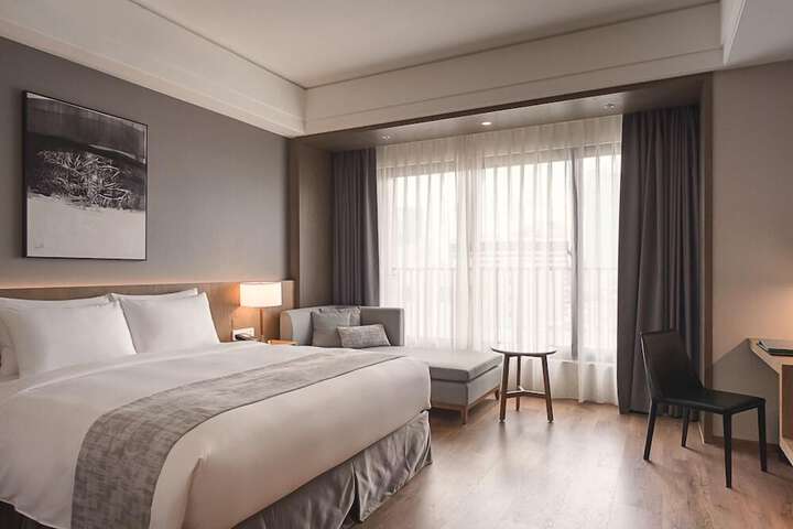 Room 16 of 38