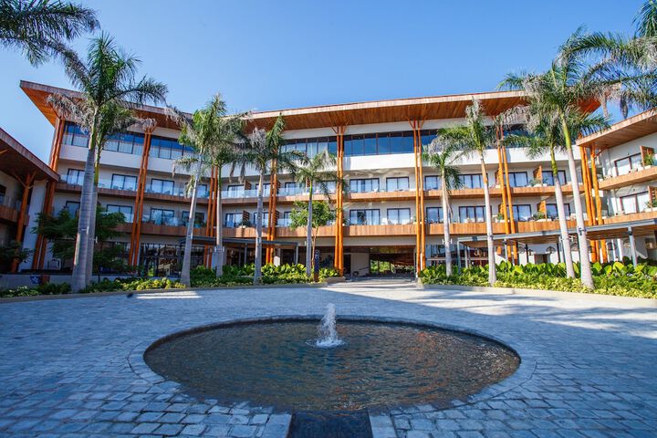 Hotel Exterior 553 of 599