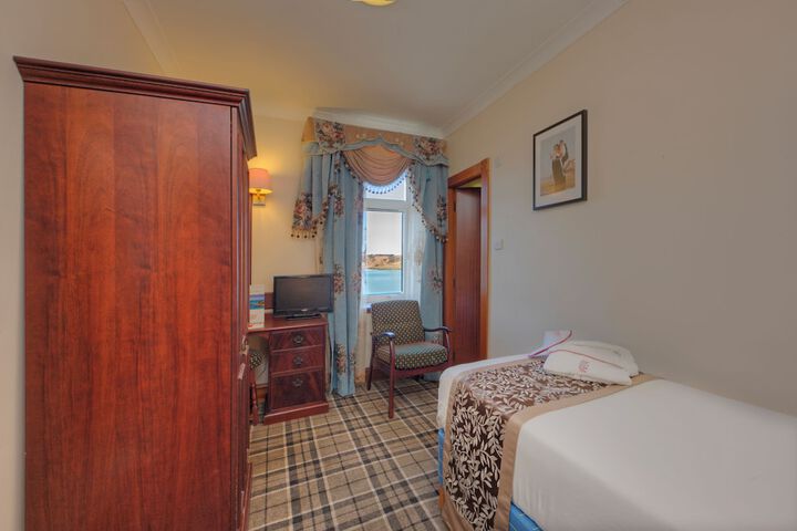 Room 25 of 103