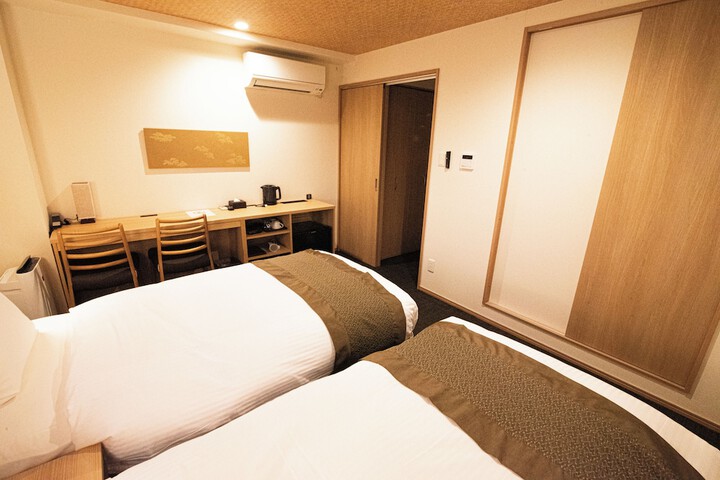 Room 9 of 41