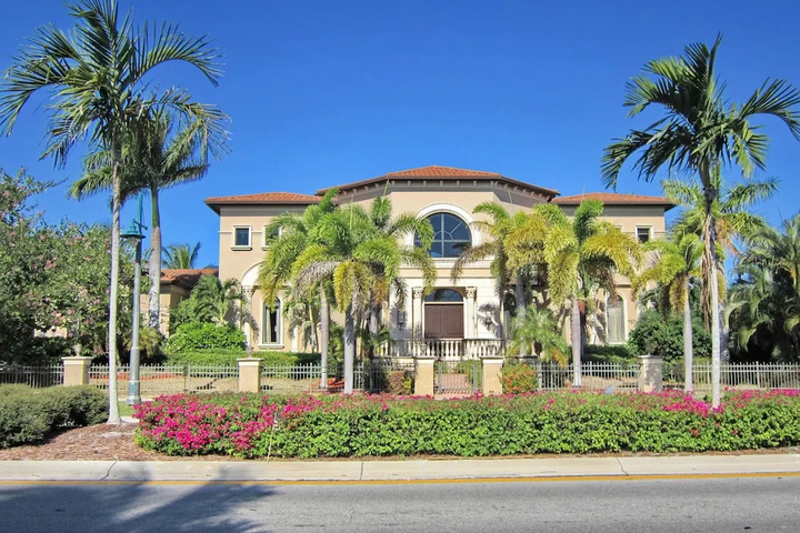 Exterior of 1370 North Collier Boulevard