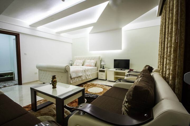 Room 6 of 32