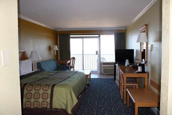 1 King Bed Ocean View (6 of 12)