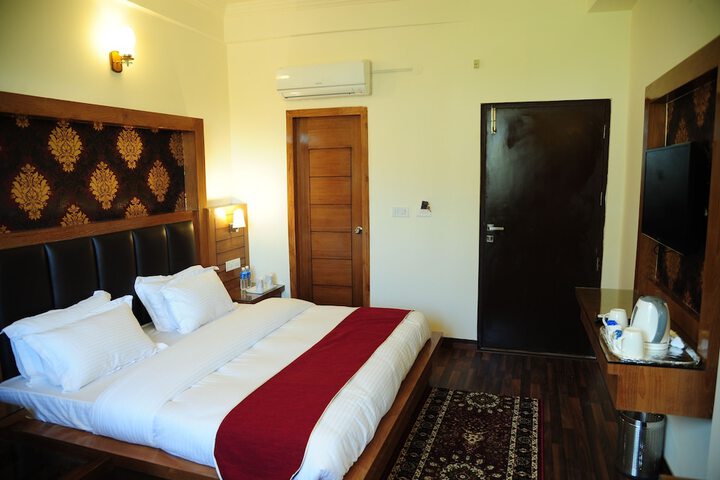 Room 44 of 76