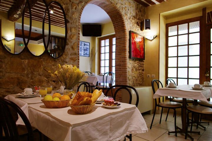 Dining 37 of 47