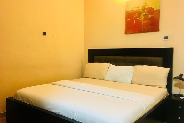 Room 13 of 34