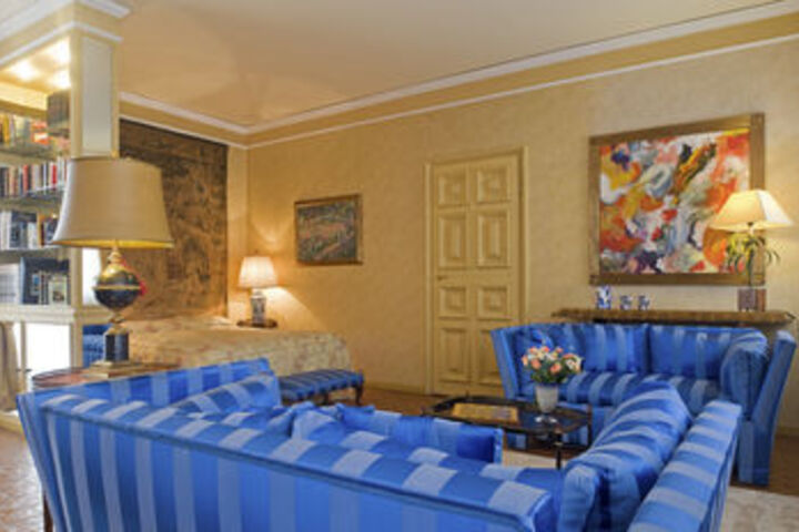 Room 17 of 28