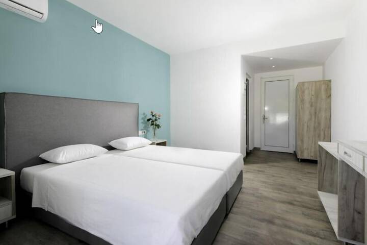 Room 7 of 16