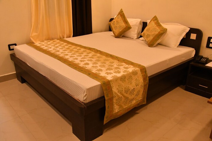 Room 2 of 9
