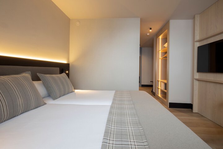 Room 14 of 38