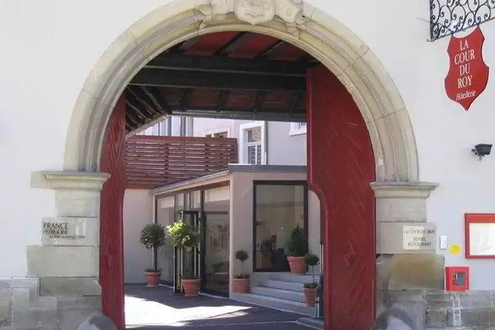 LA COUR DU ROY