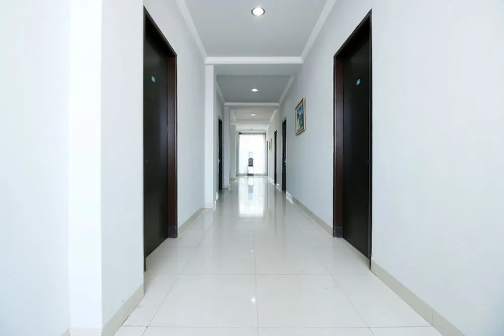 Room 10 of 13