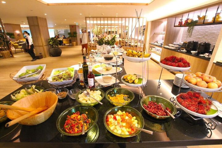Dining 80 of 99