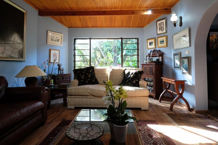 Lounge 28 of 35