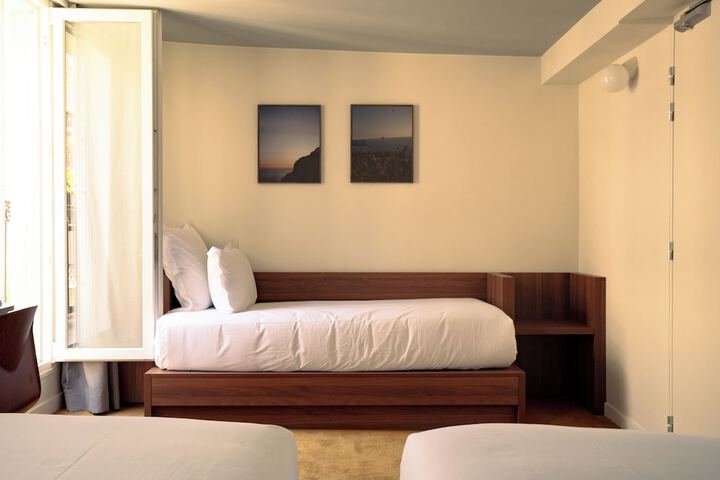 Room 28 of 69