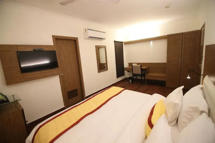 Room 2 of 17