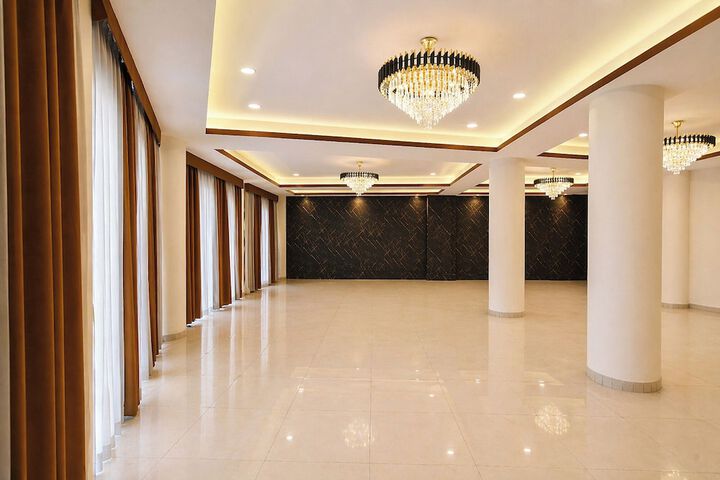 Ballroom/Hall 44 of 49