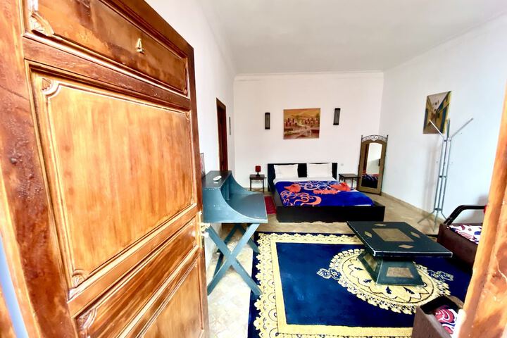Room 16 of 38