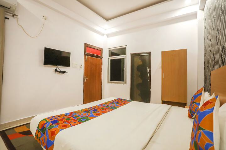 Room 25 of 33