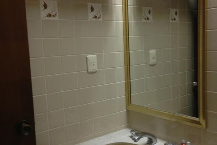Room 28 of 49
