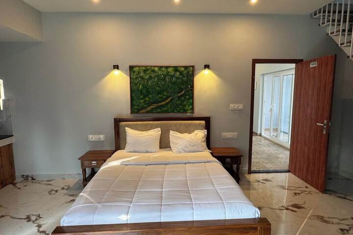 Room 3 of 77