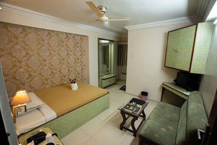 Room 6 of 27