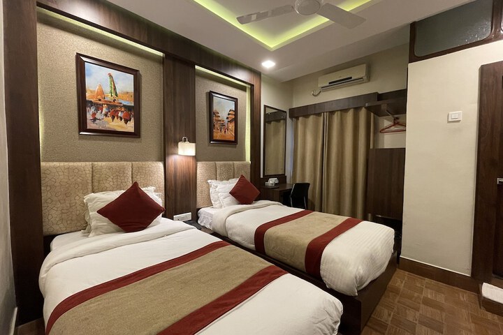 Room 17 of 38