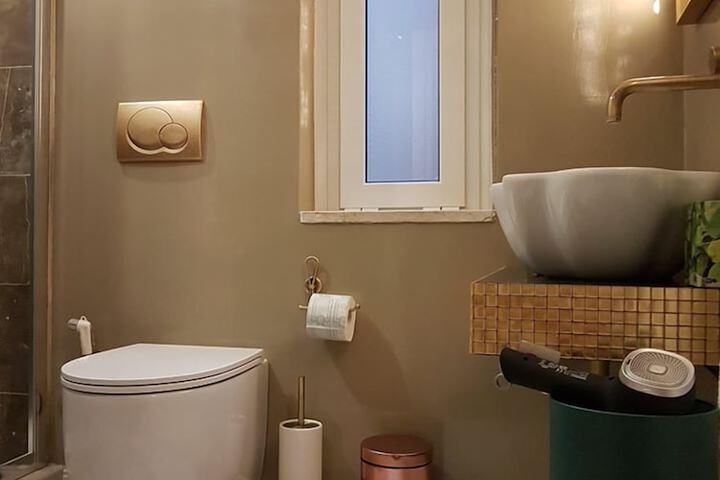 Room 16 of 54