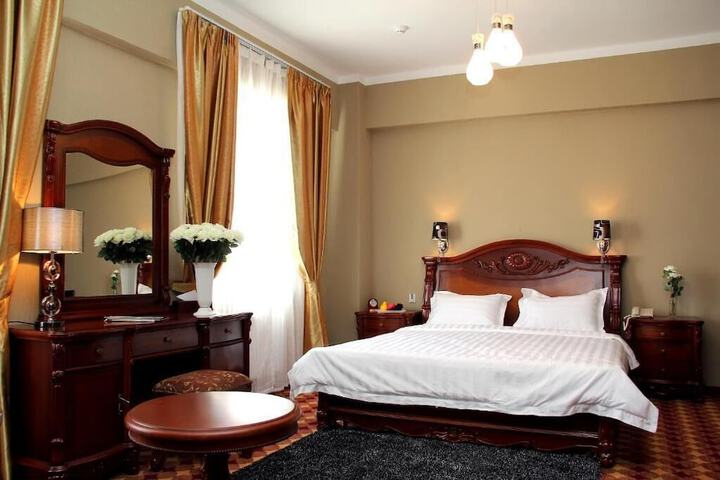 Room 10 of 48