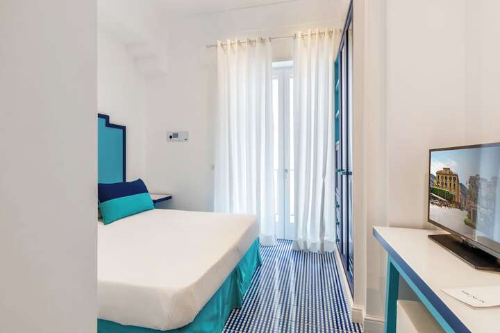 Room 33 of 59