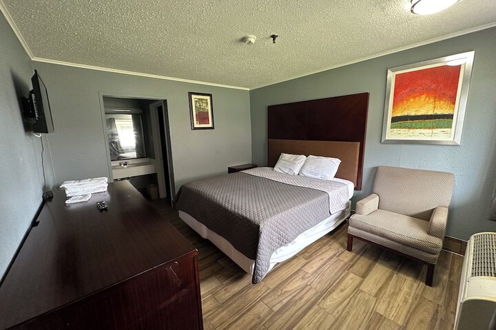 Room 7 of 18