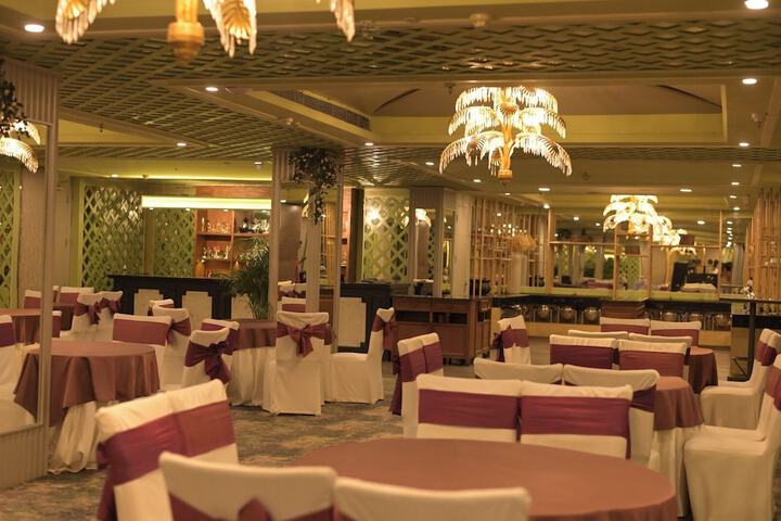 Ballroom/Hall 37 of 47