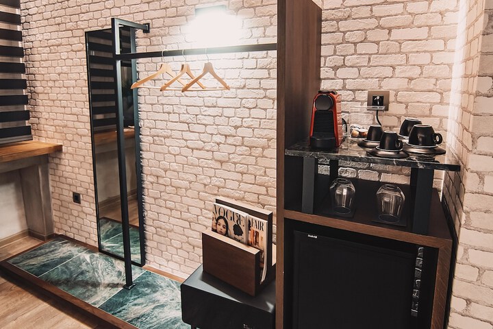 Room 21 of 49
