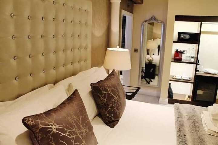 Room 10 of 38