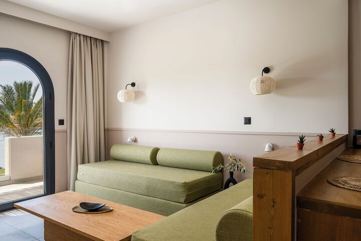 Room 6 of 50