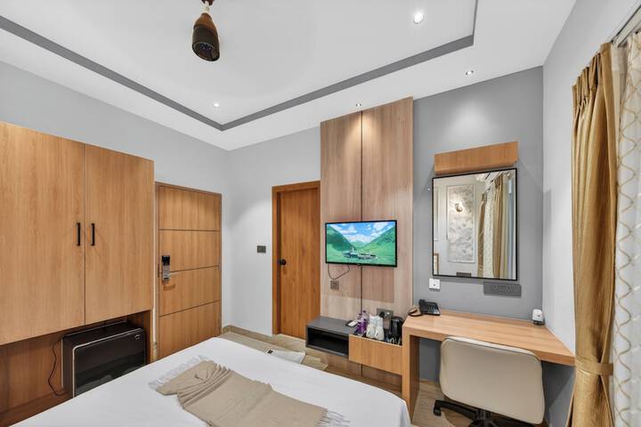 Room 13 of 33