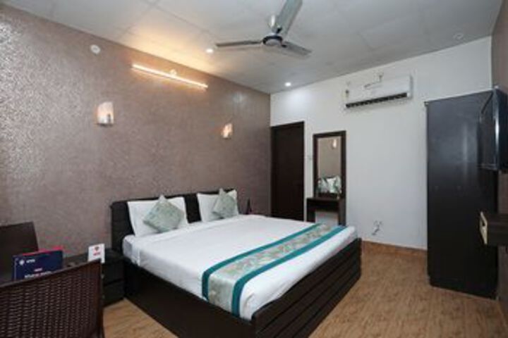 Room 14 of 21