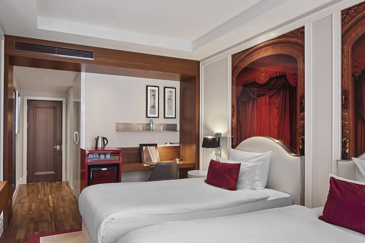 Room 13 of 81