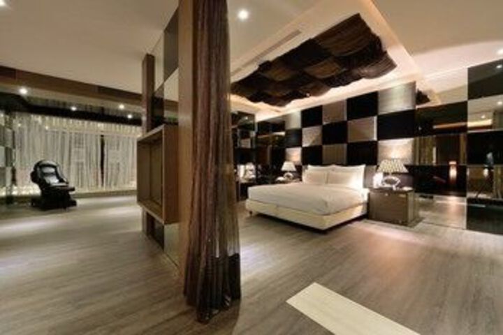 Room 93 of 118