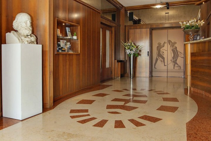 Hotel Interior 4 of 58
