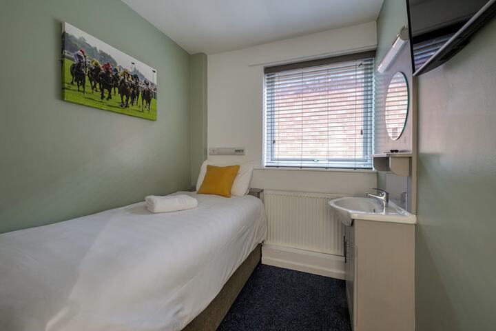 Room 17 of 35