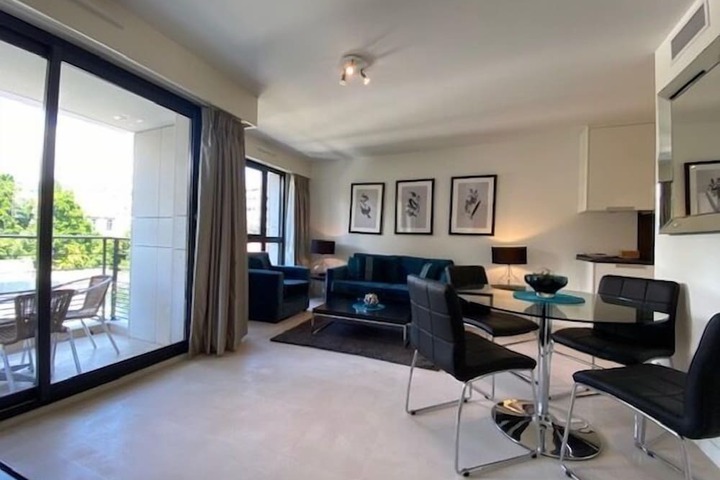 Lounge 43 of 69